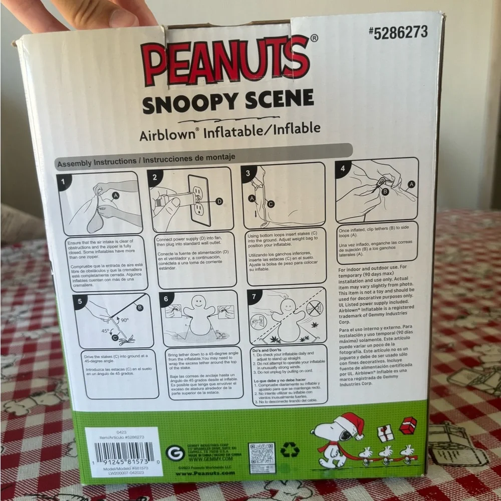 Peanuts 5-ft Snoopy Dog House Inflatable & floor mats